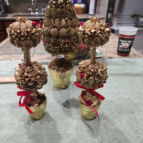 Flemish themed/designed tabletop Christmas Trees - Picture 1 of 6